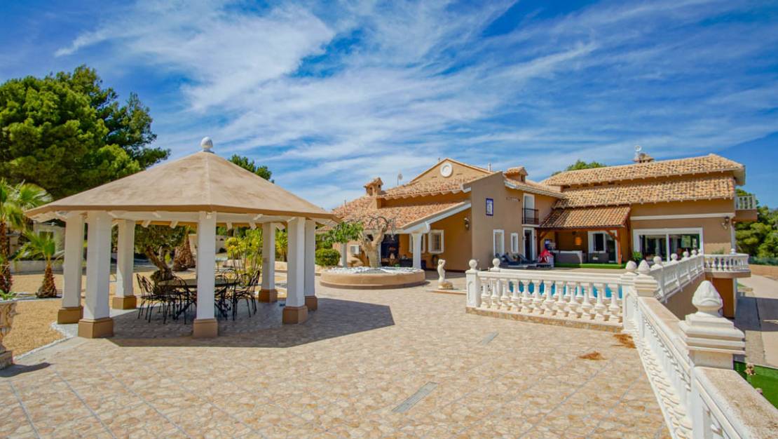 Sale - Villa - La Nucía - La Nucia Centro