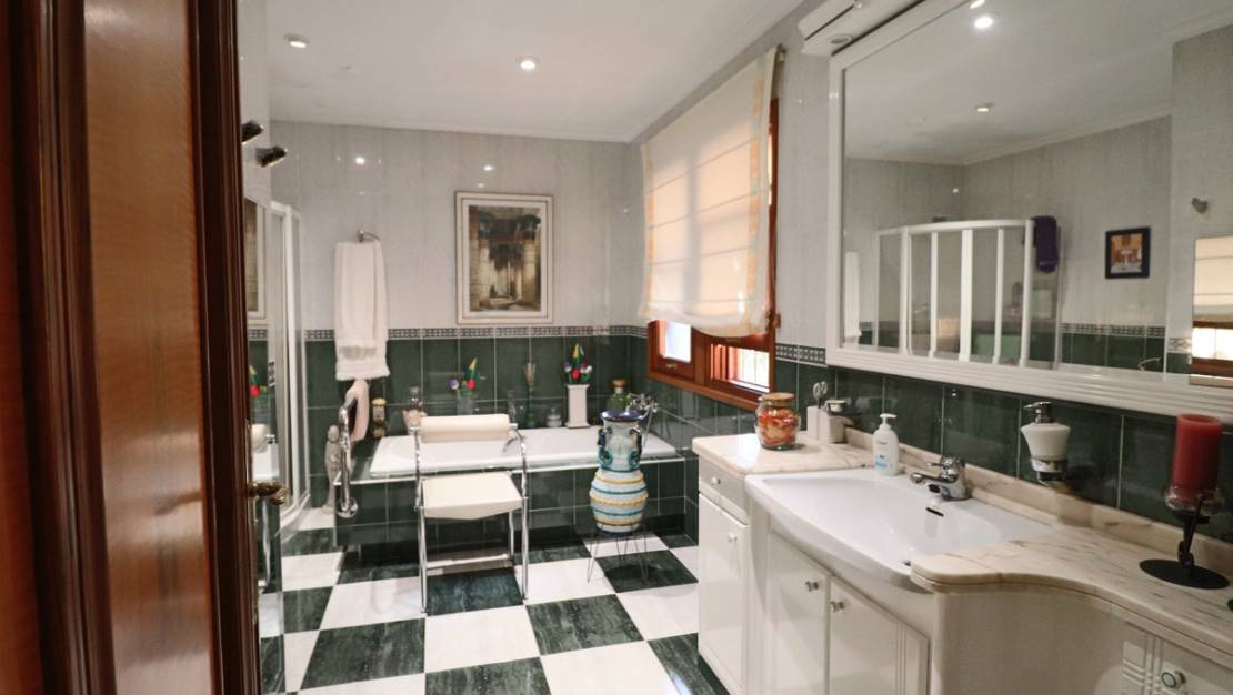 Sale - Villa - La Nucía - La Nucia Centro