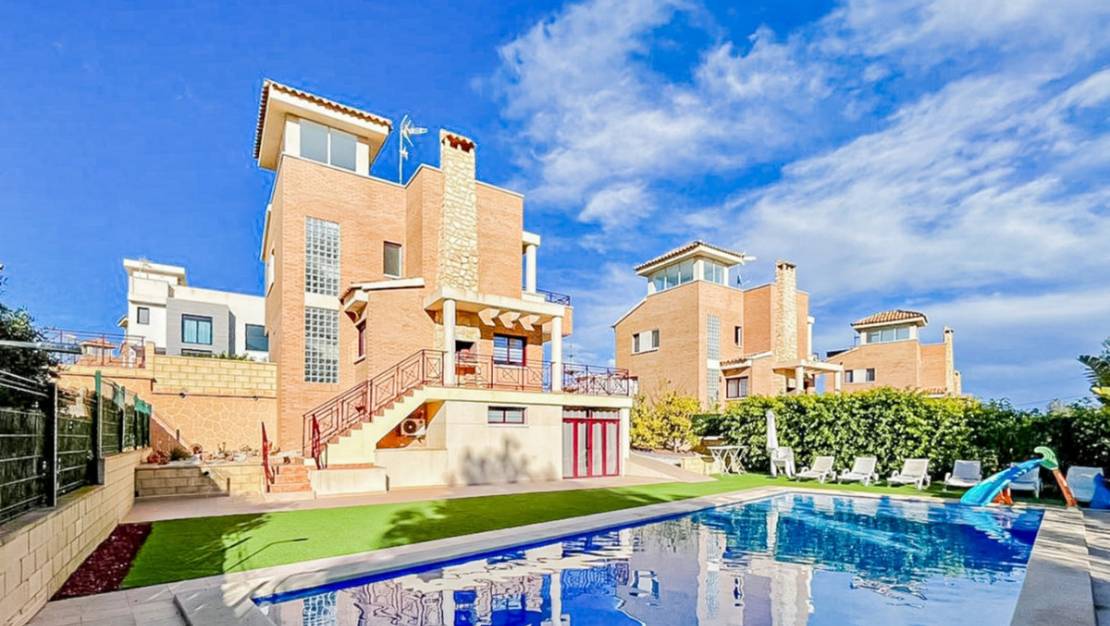 Sale - Villa - La Nucía - La Nucia Centro