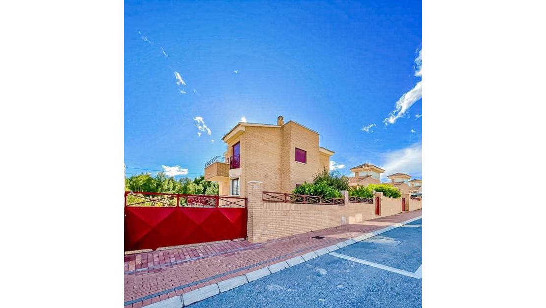 Sale - Villa - La Nucía - La Nucia Centro