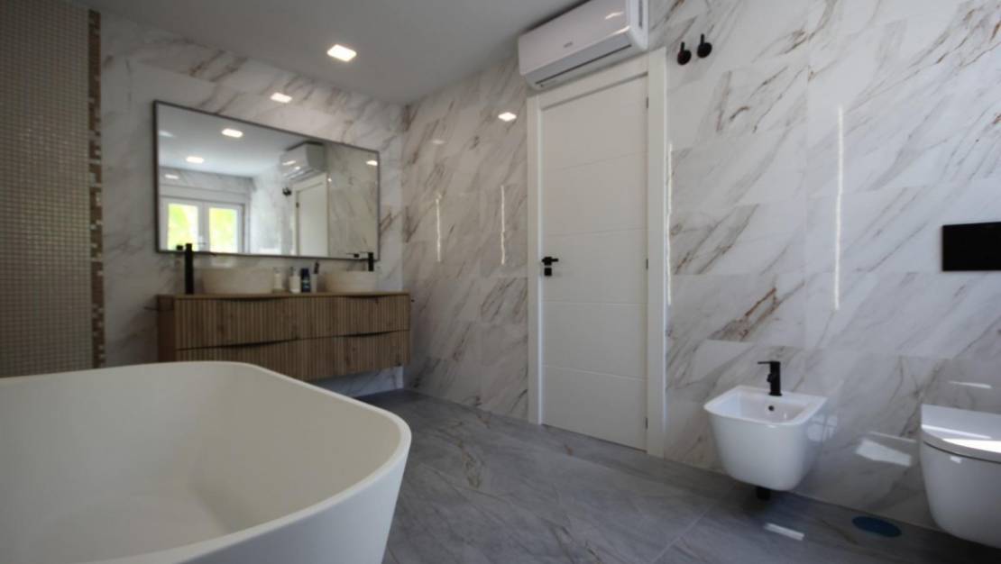 Sale - Villa - La Nucía - La Nucia Centro