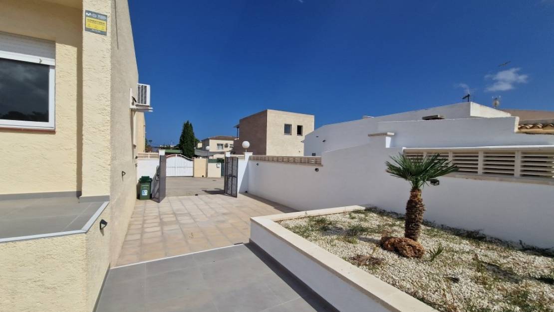 Sale - Villa - La Nucía - La Nucia Centro