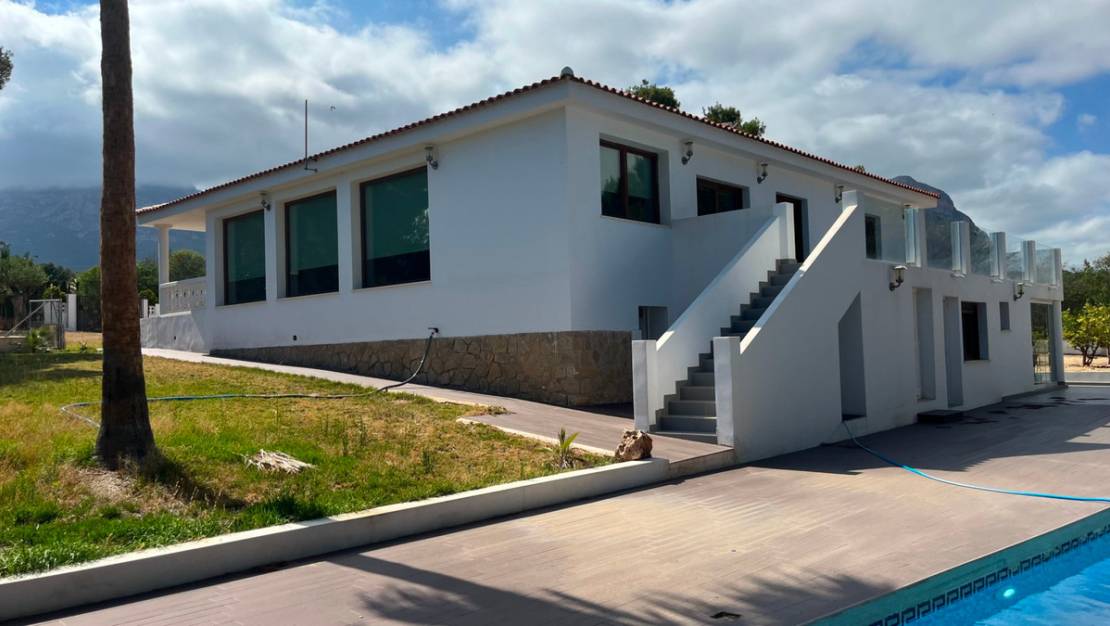 Sale - Villa - La Nucía - La Nucia Centro