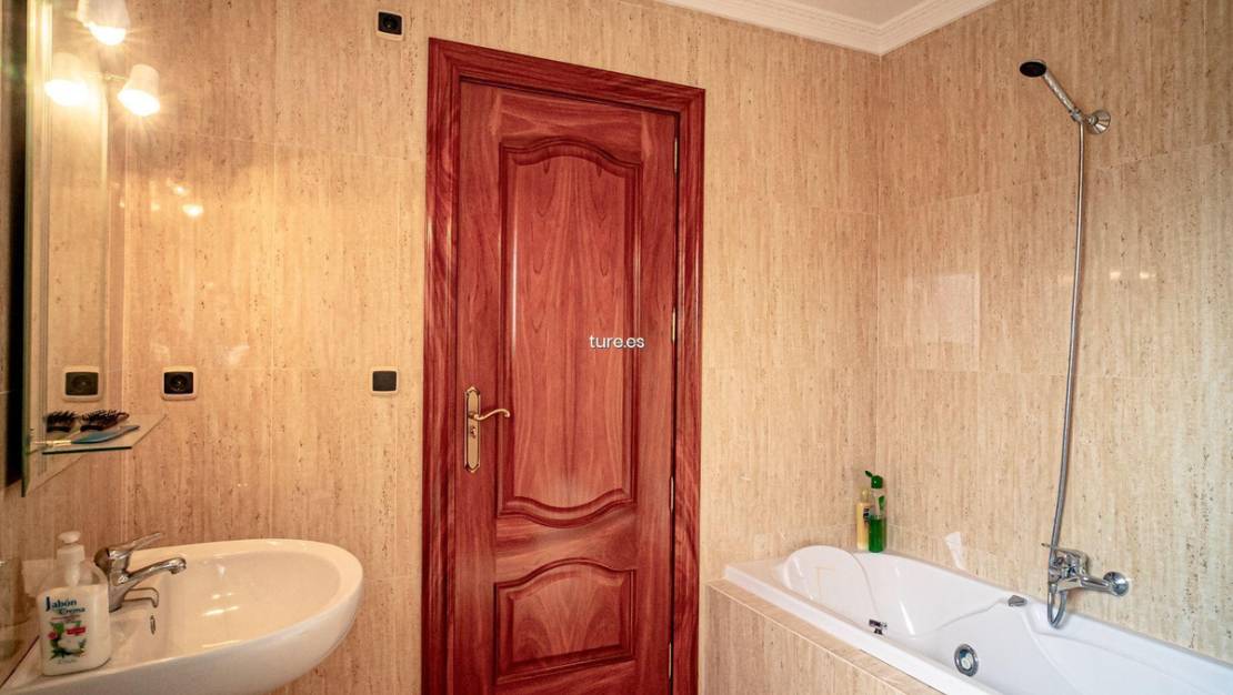 Sale - Villa - La Nucía - La Nucia Centro