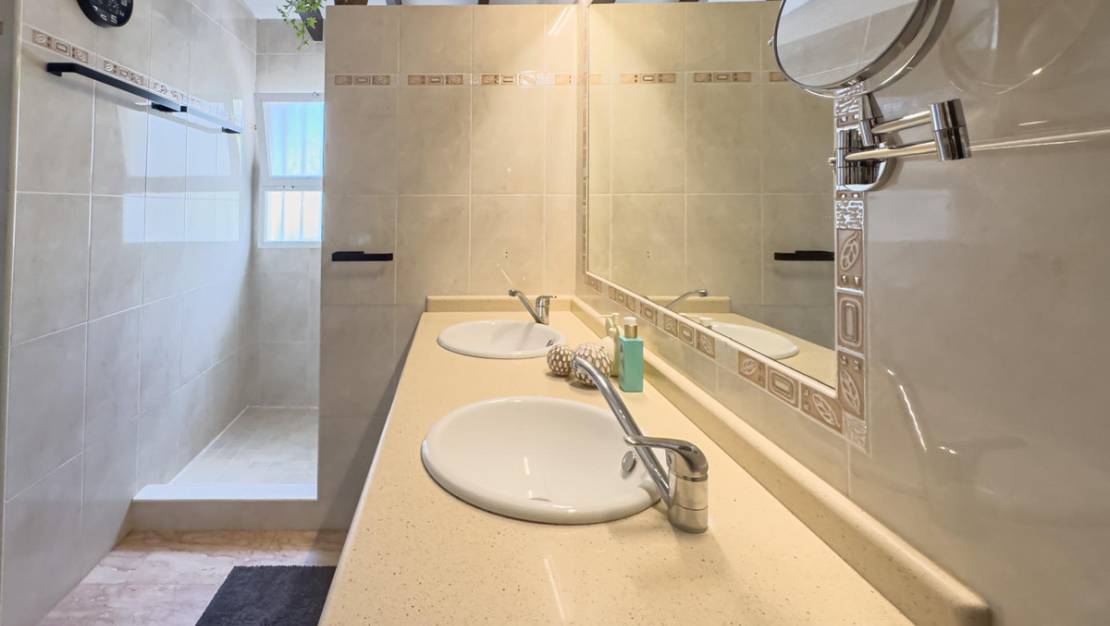 Sale - Villa - La Nucía - La Nucia Centro