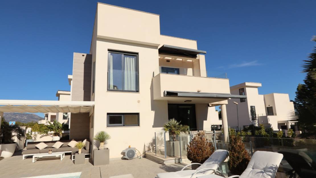 Sale - Villa - La Nucía - La Nucia Centro