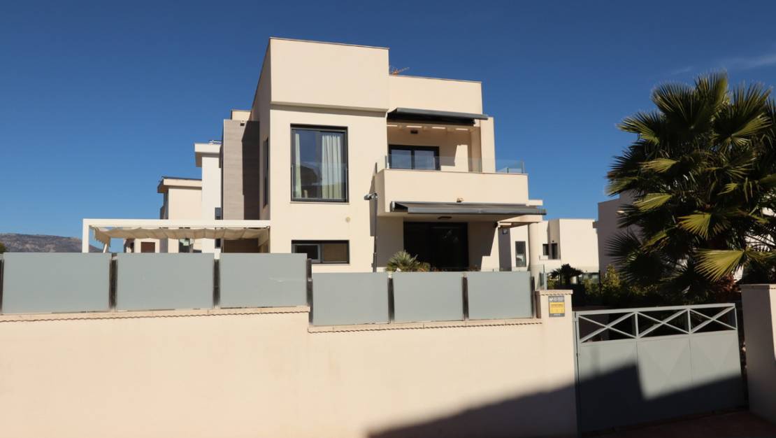 Sale - Villa - La Nucía - La Nucia Centro