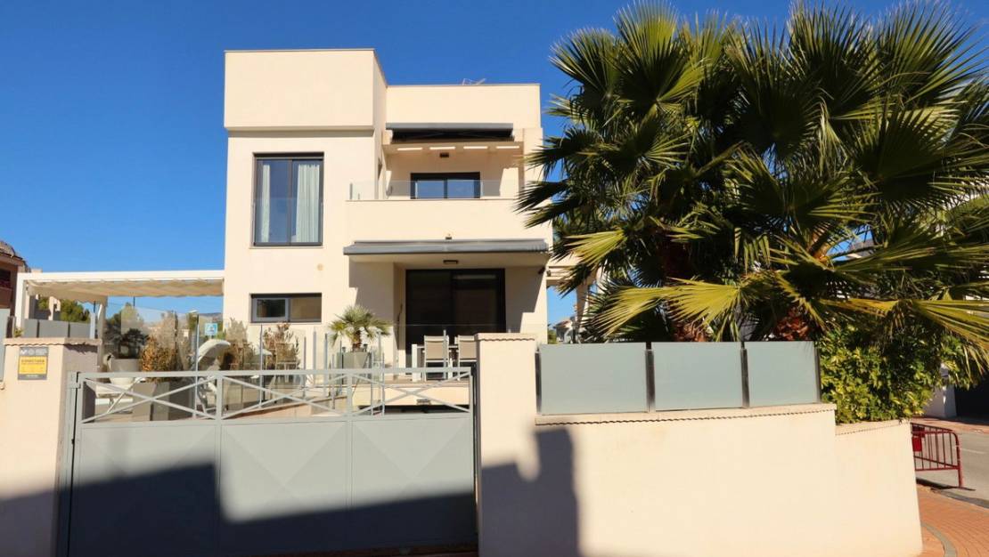 Sale - Villa - La Nucía - La Nucia Centro