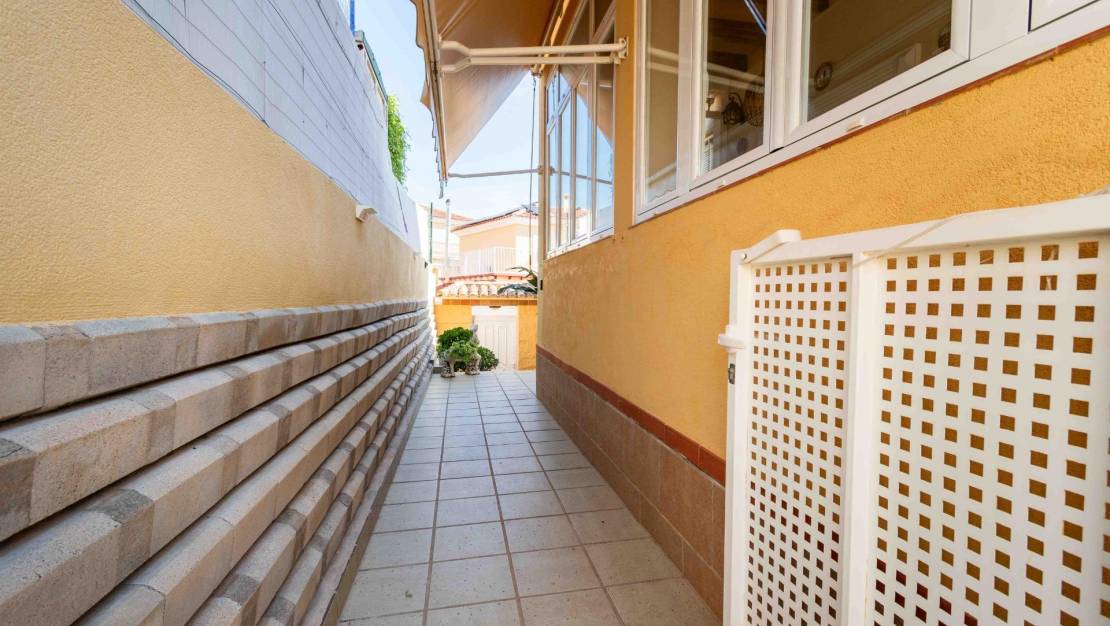 Sale - Villa - La Nucía