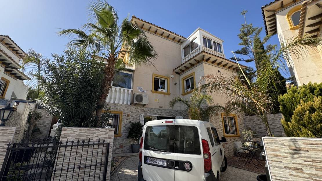 Sale - Villa - La Zenia