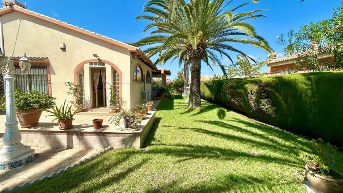 Sale - Villa - Orihuela Costa - Cabo Roig