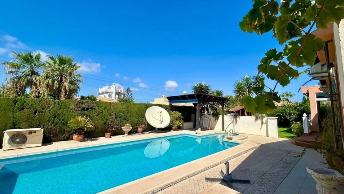 Sale - Villa - Orihuela Costa - Cabo Roig