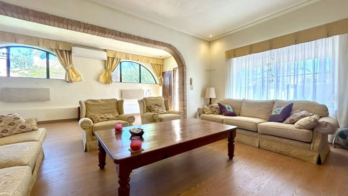 Sale - Villa - Orihuela Costa - Cabo Roig