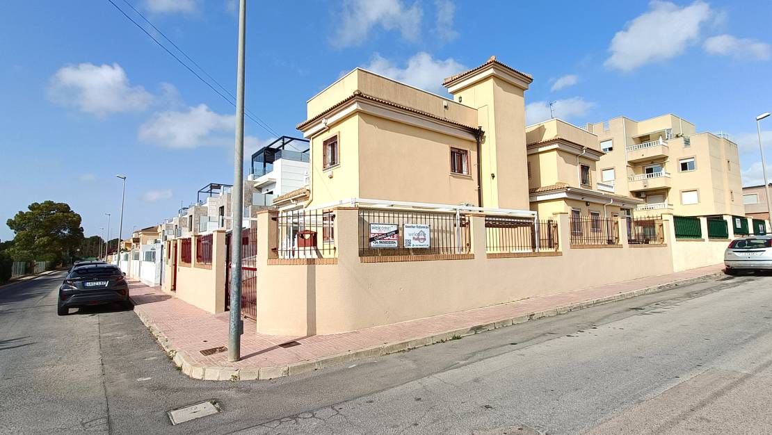 Sale - Villa - Orihuela Costa - Castillo de Don Juan