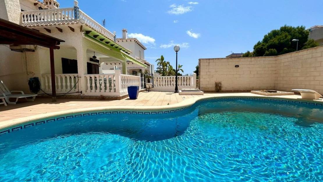 Sale - Villa - Orihuela Costa - La Zenia