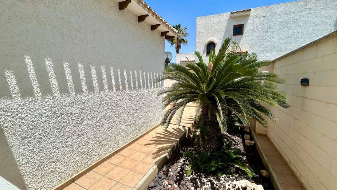 Sale - Villa - Orihuela Costa - La Zenia
