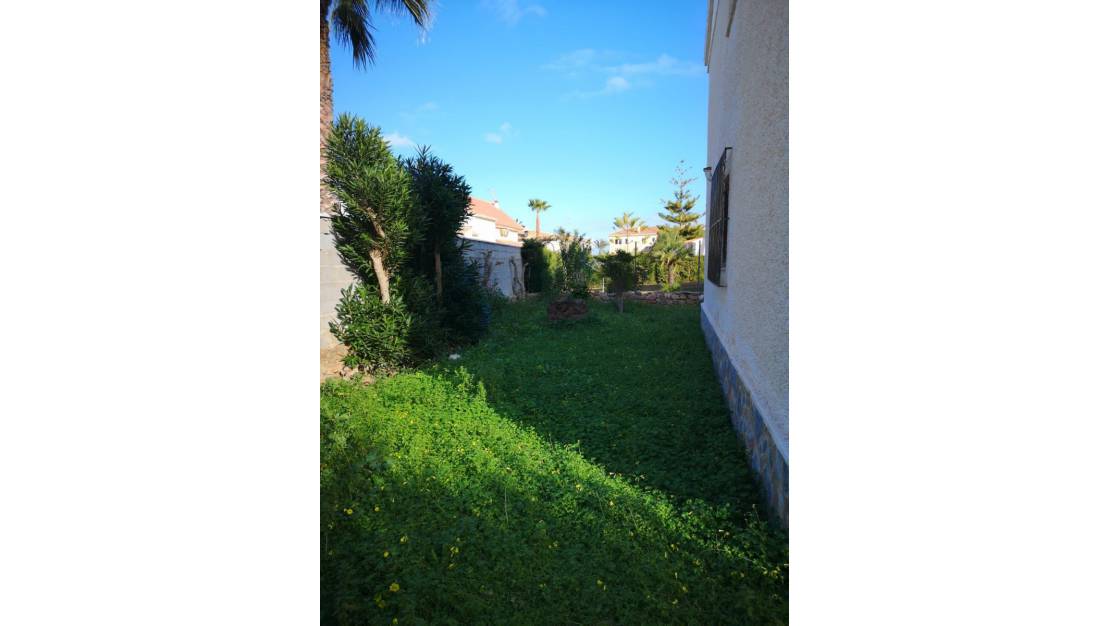 Sale - Villa - Orihuela Costa - La Zenia