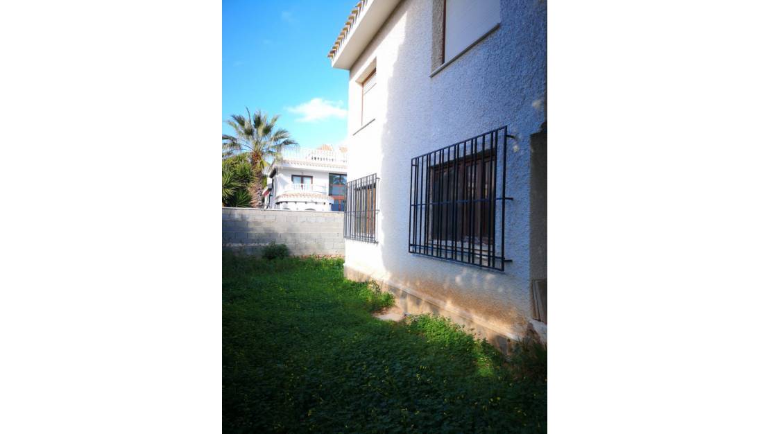 Sale - Villa - Orihuela Costa - La Zenia