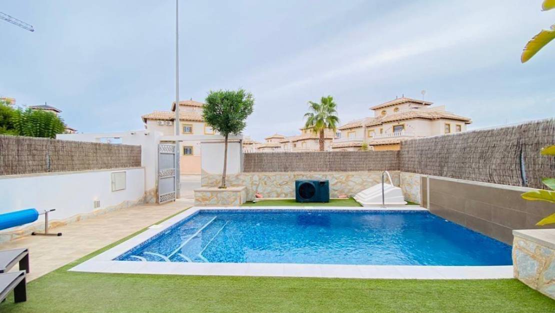 Sale - Villa - Orihuela Costa - Montezenia