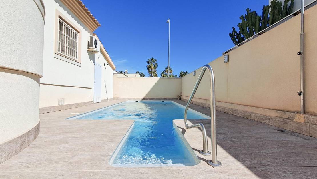 Sale - Villa - Orihuela Costa - Playa Flamenca Norte