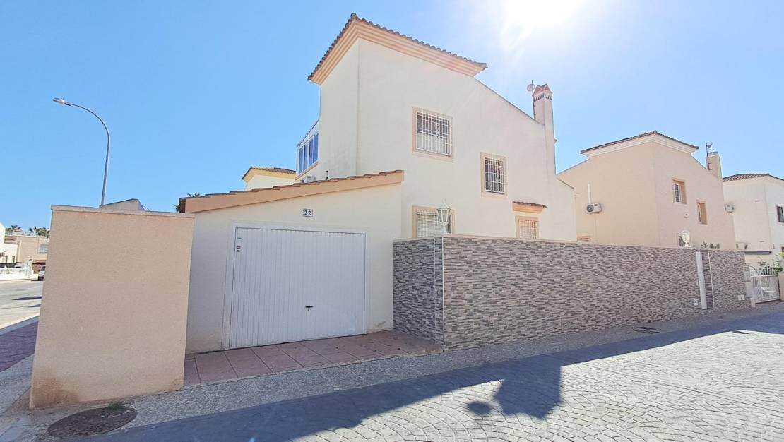 Sale - Villa - Orihuela Costa - Playa Flamenca Norte