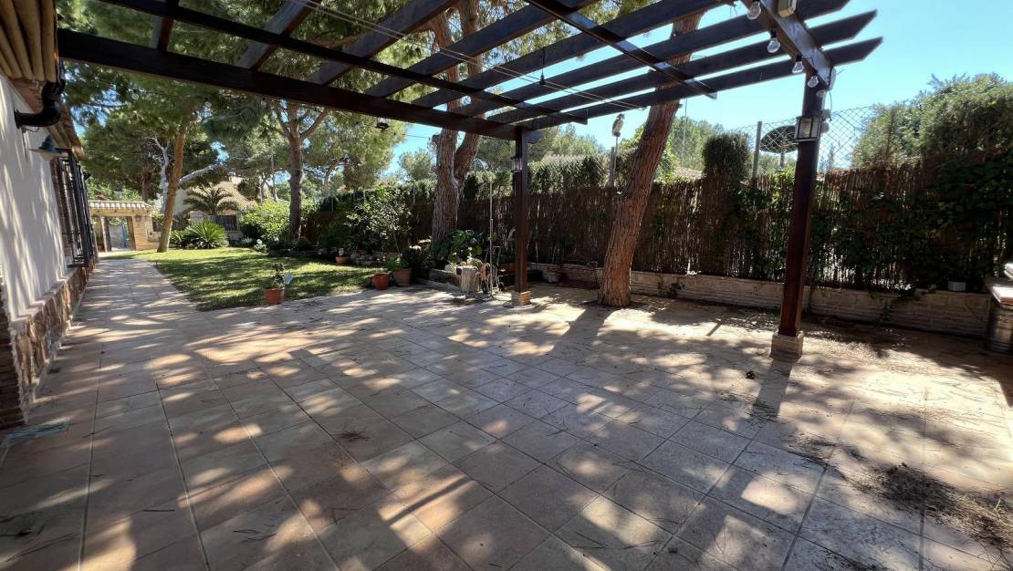 Sale - Villa - Orihuela Costa - Punta Prima