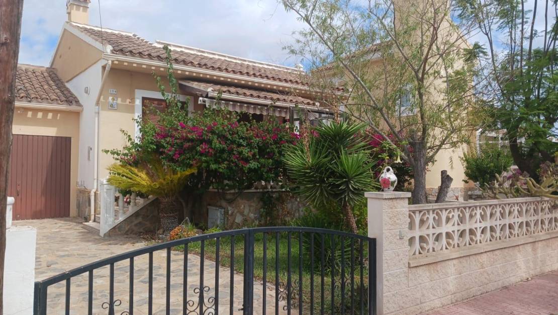 Sale - Villa - Orihuela Costa - Punta Prima