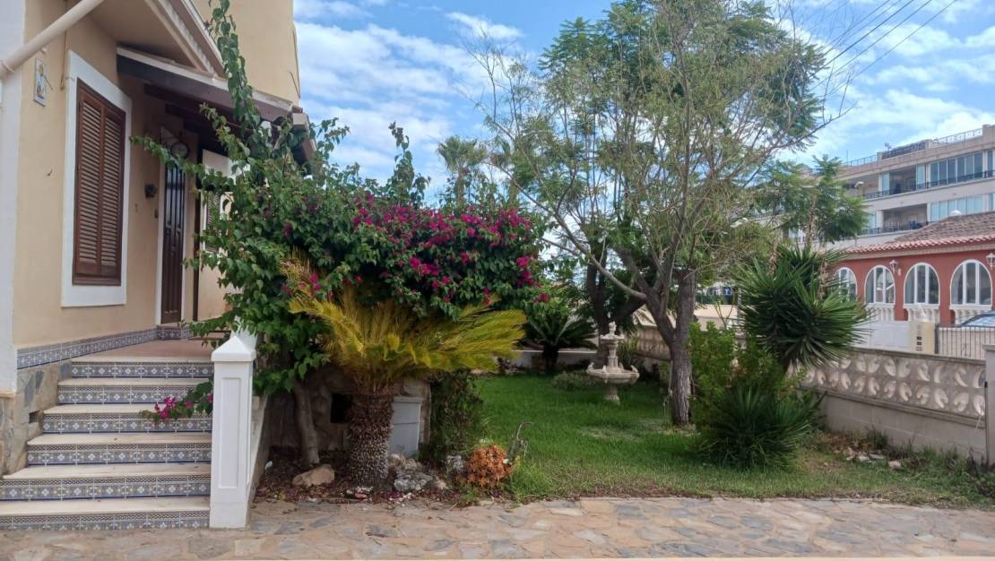 Sale - Villa - Orihuela Costa - Punta Prima