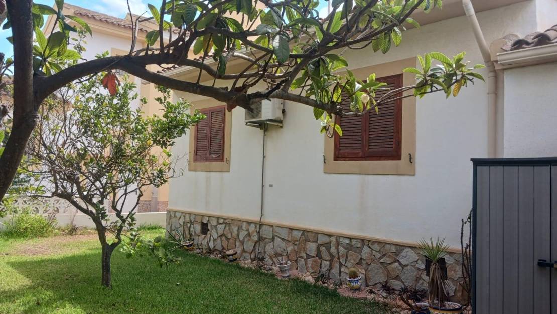 Sale - Villa - Orihuela Costa - Punta Prima