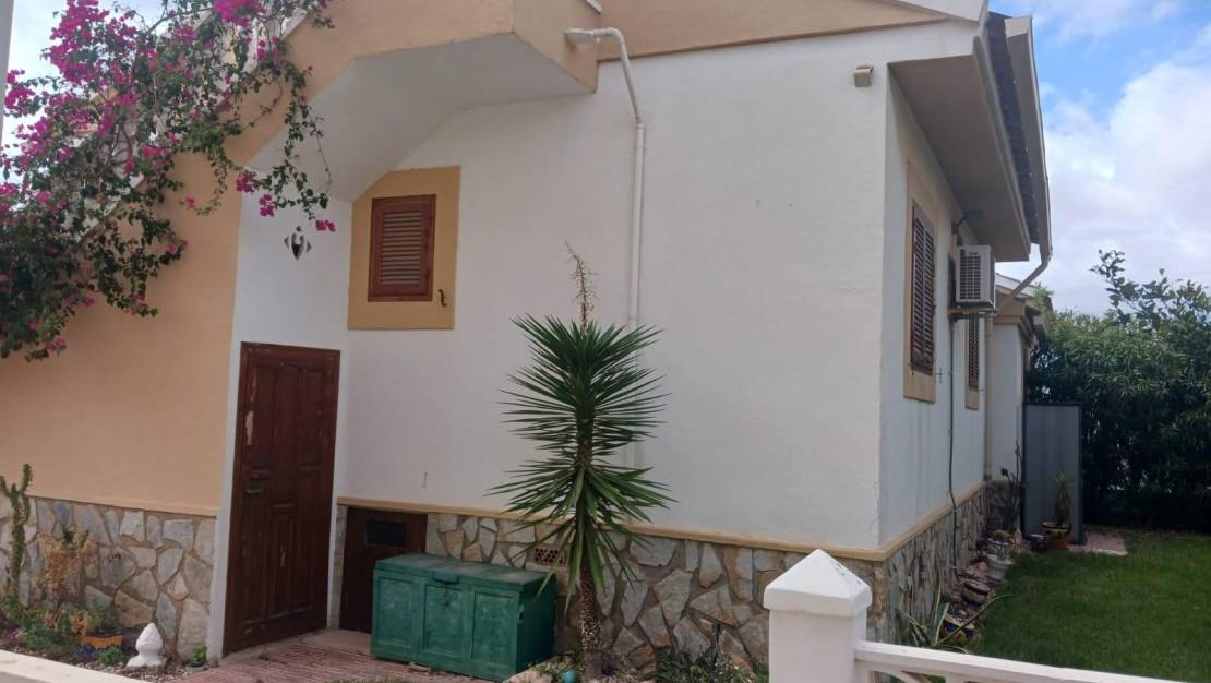 Sale - Villa - Orihuela Costa - Punta Prima