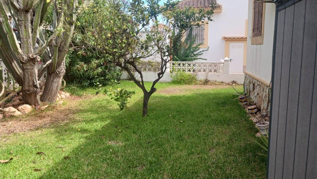 Sale - Villa - Orihuela Costa - Punta Prima