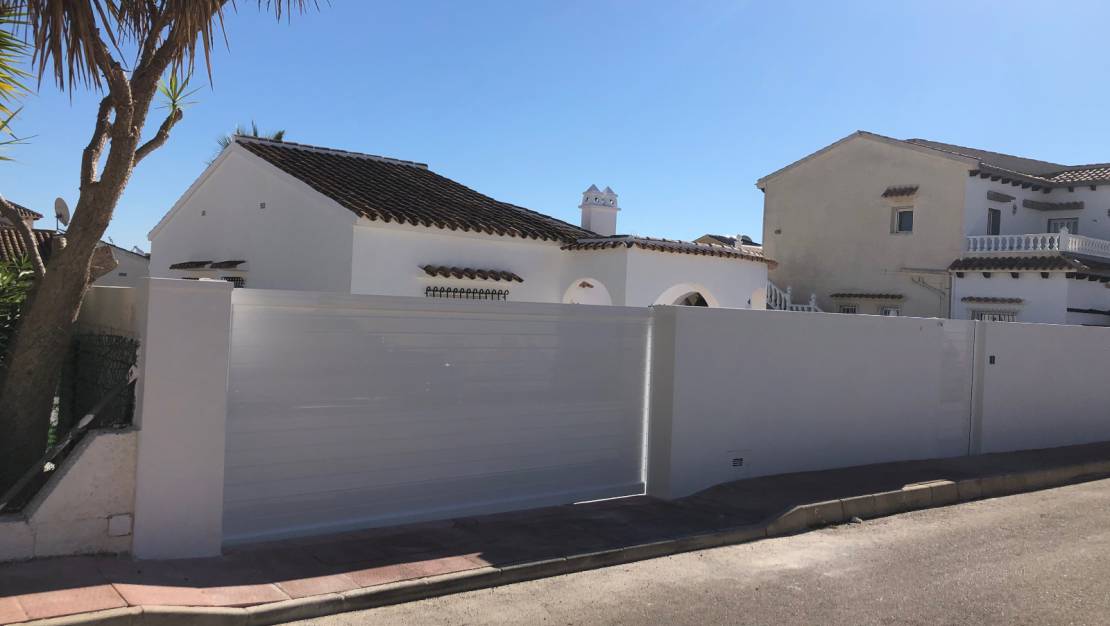 Sale - Villa - Orihuela Costa - Villamartín