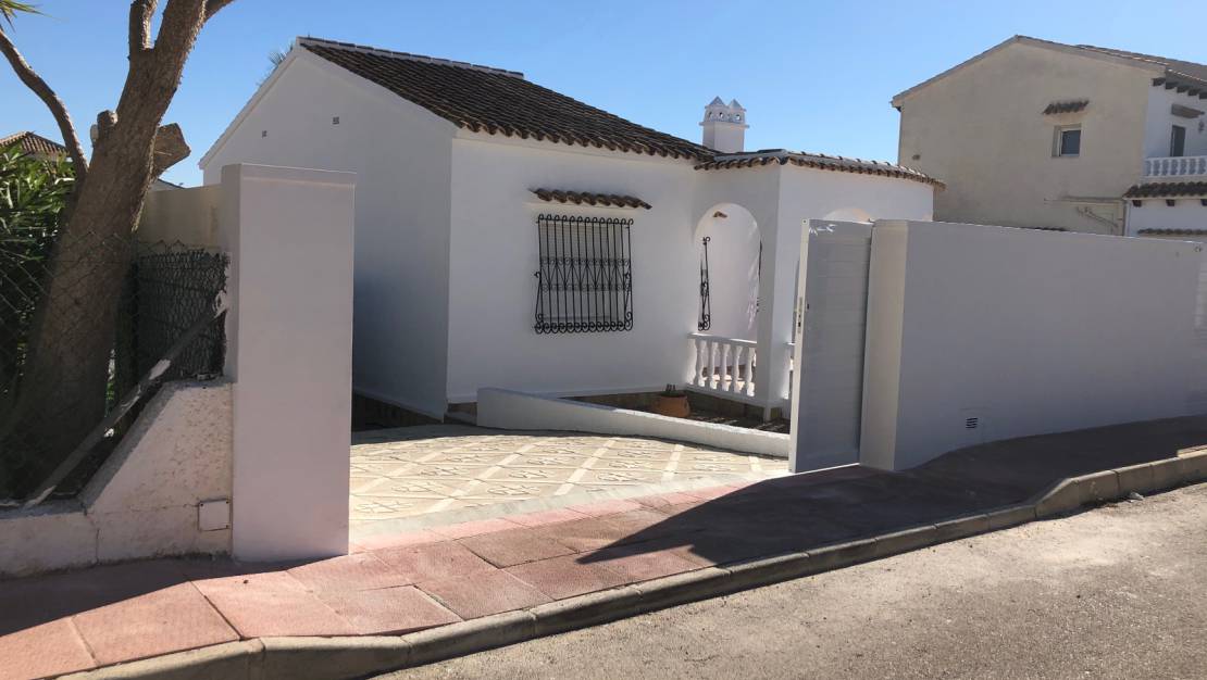 Sale - Villa - Orihuela Costa - Villamartín