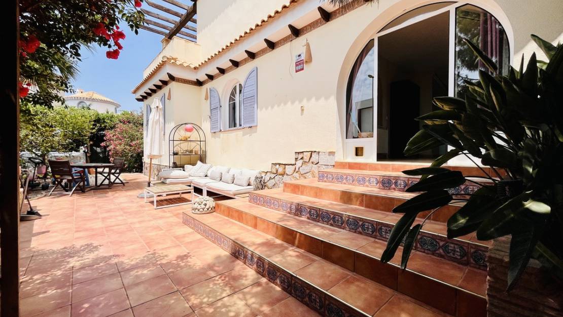 Sale - Villa - Orihuela - La Zenia