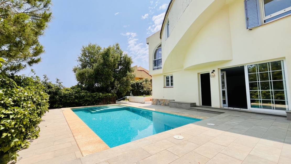 Sale - Villa - Orihuela - La Zenia
