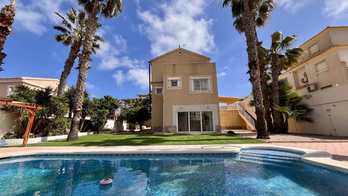 Sale - Villa - Orihuela - La Zenia
