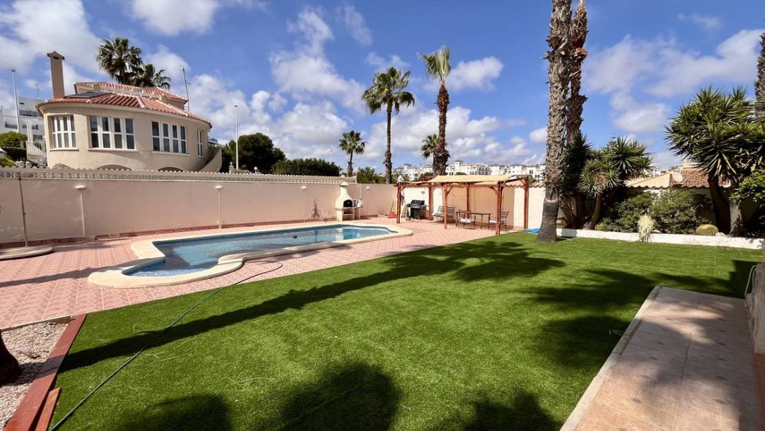 Sale - Villa - Orihuela - La Zenia
