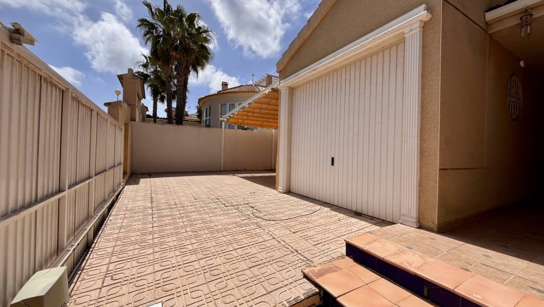 Sale - Villa - Orihuela - La Zenia