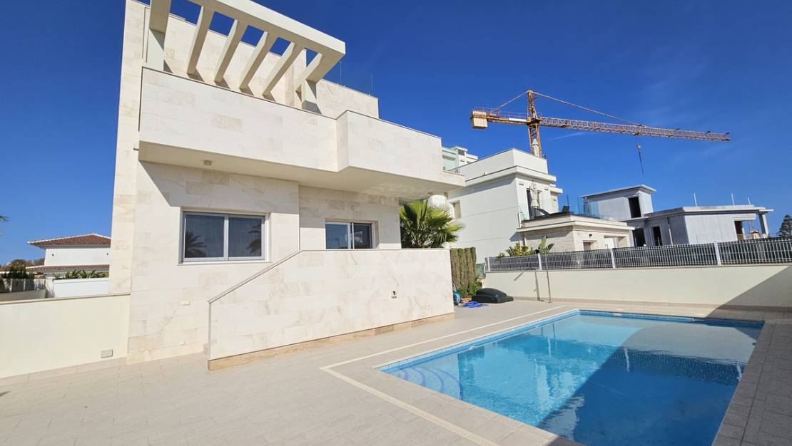 Sale - Villa - Orihuela - La Zenia
