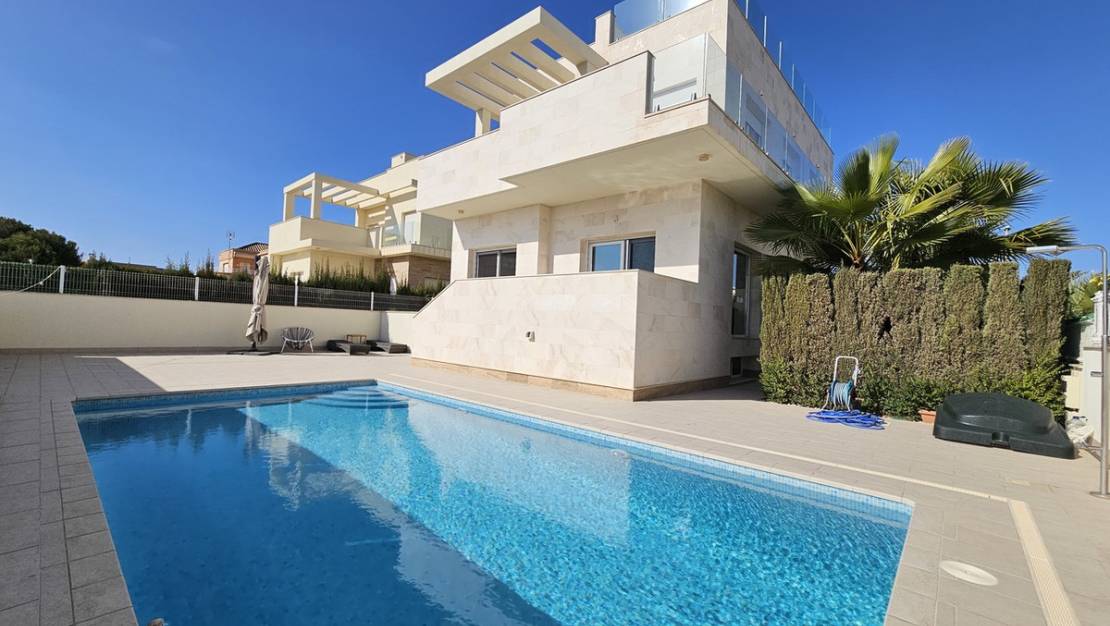 Sale - Villa - Orihuela - La Zenia