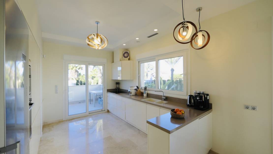 Sale - Villa - Orihuela - La Zenia