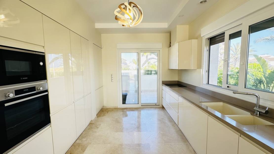 Sale - Villa - Orihuela - La Zenia