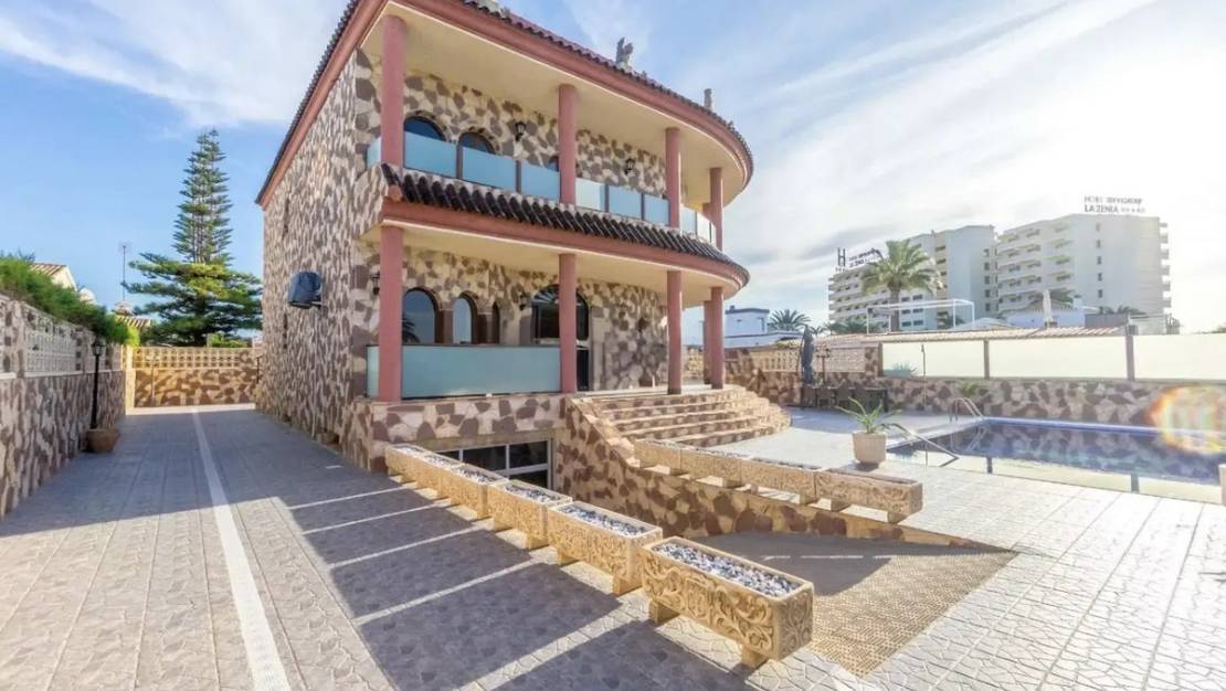 Sale - Villa - Orihuela - La Zenia
