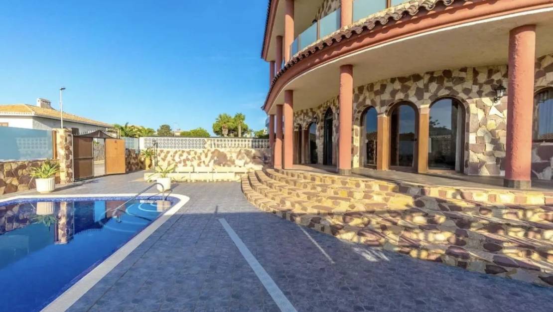 Sale - Villa - Orihuela - La Zenia