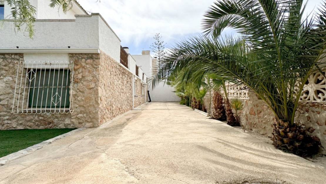 Sale - Villa - Orihuela - La Zenia