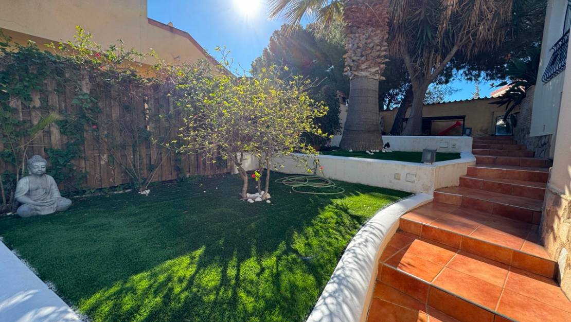 Sale - Villa - Orihuela - La Zenia