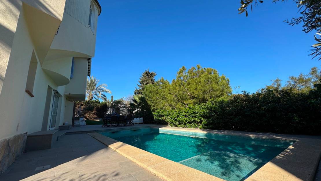 Sale - Villa - Orihuela - La Zenia