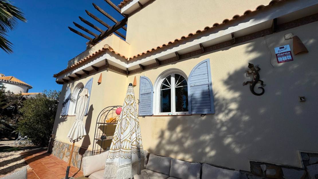 Sale - Villa - Orihuela - La Zenia