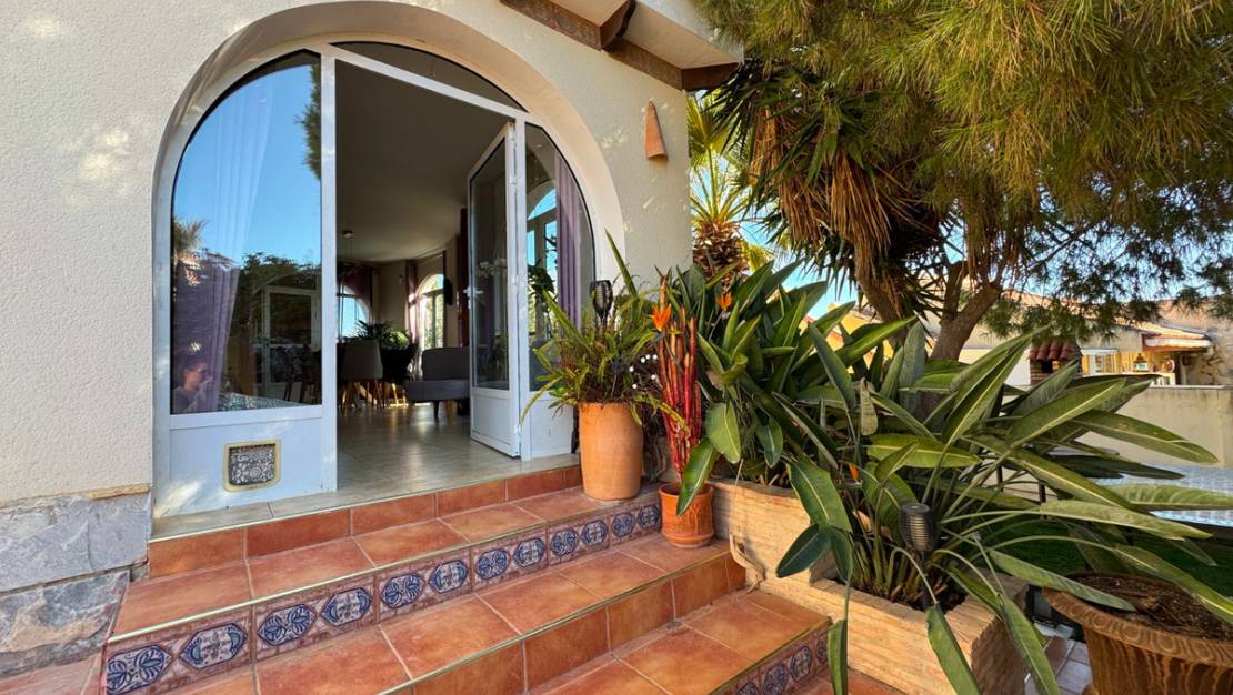 Sale - Villa - Orihuela - La Zenia