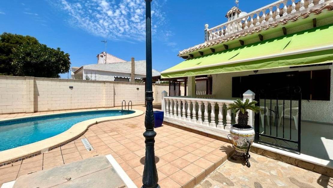 Sale - Villa - Orihuela - La Zenia